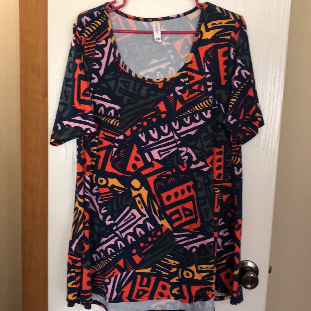 Lularoe short sleeve shirt - Large